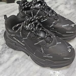 Balanciaga Triple S size 9 man